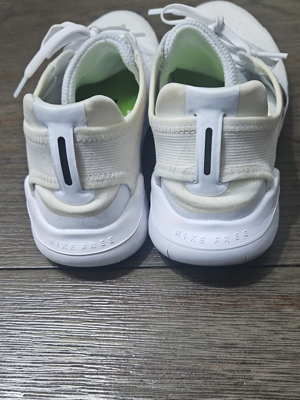 Nike Men’s White Athletic Trainers with Black Swoosh - Picture 3 of 5